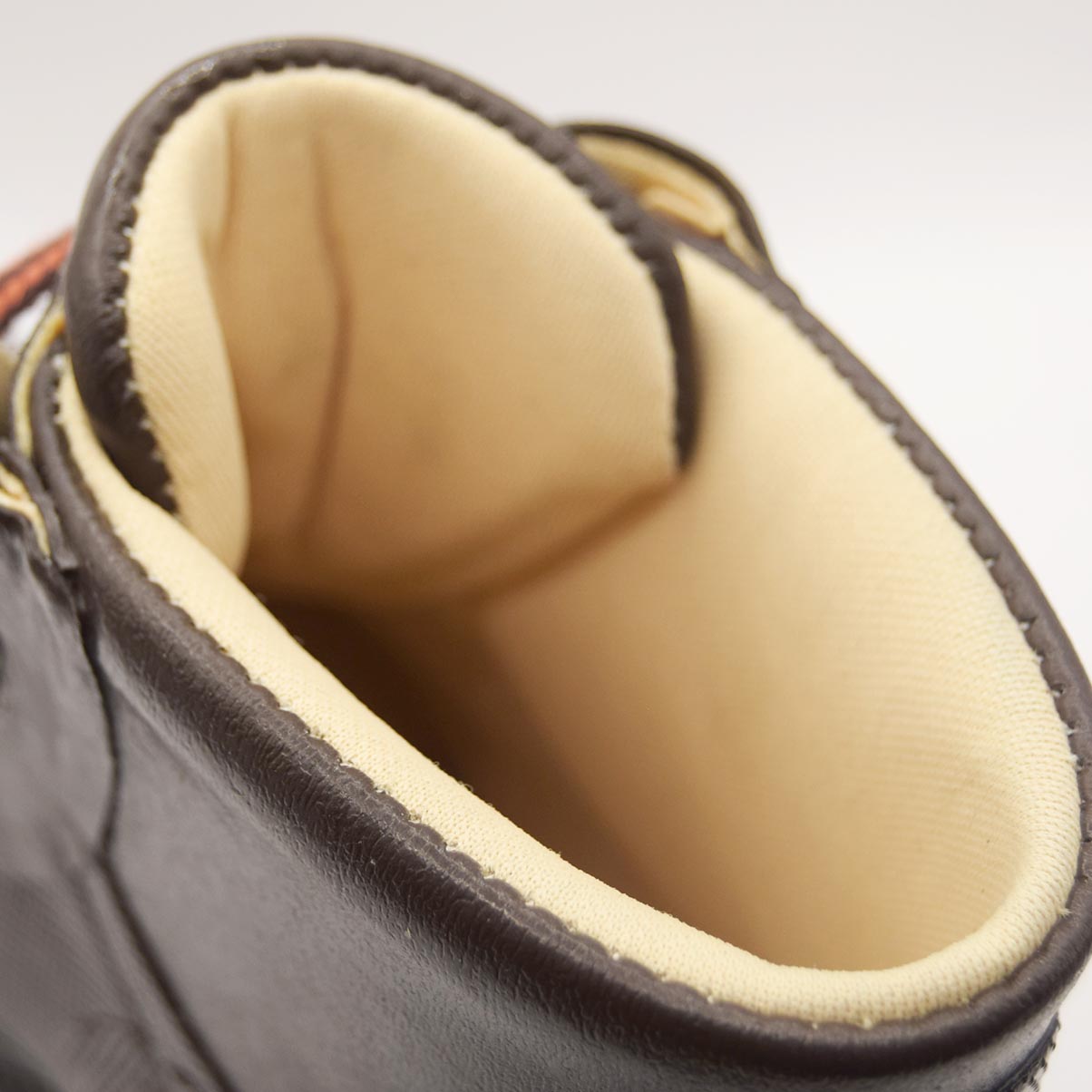 Harris Dryboot waterproof rubber ankle boots feature a soft cotton lining.