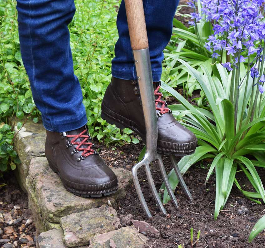 The Harris Dryboot is perfect for gardening with a reinforced insole for spade work and 100% waterproof natural rubber construction. 